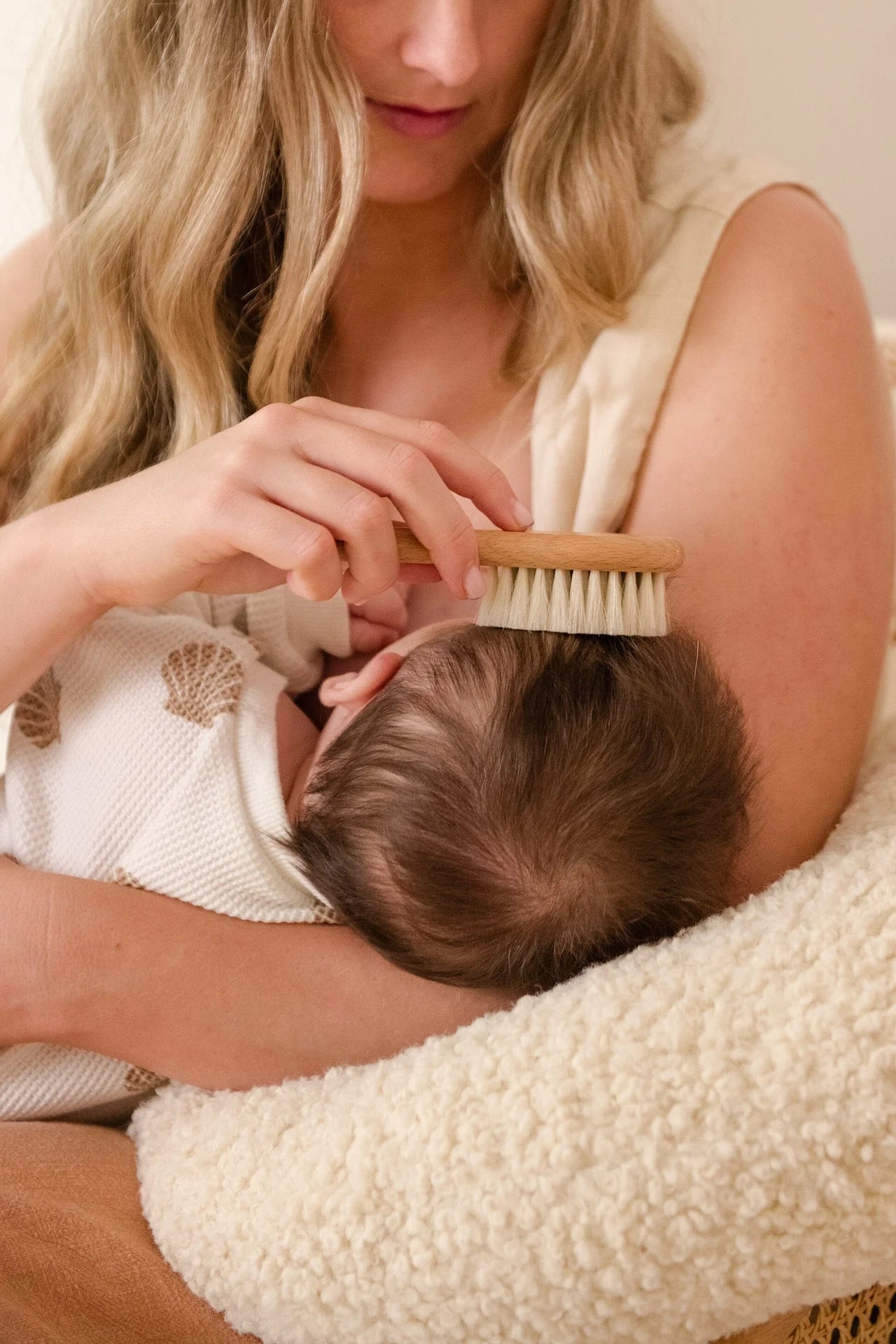 Kiin Silicone Sunrise Wooden Baby Brush and comb set