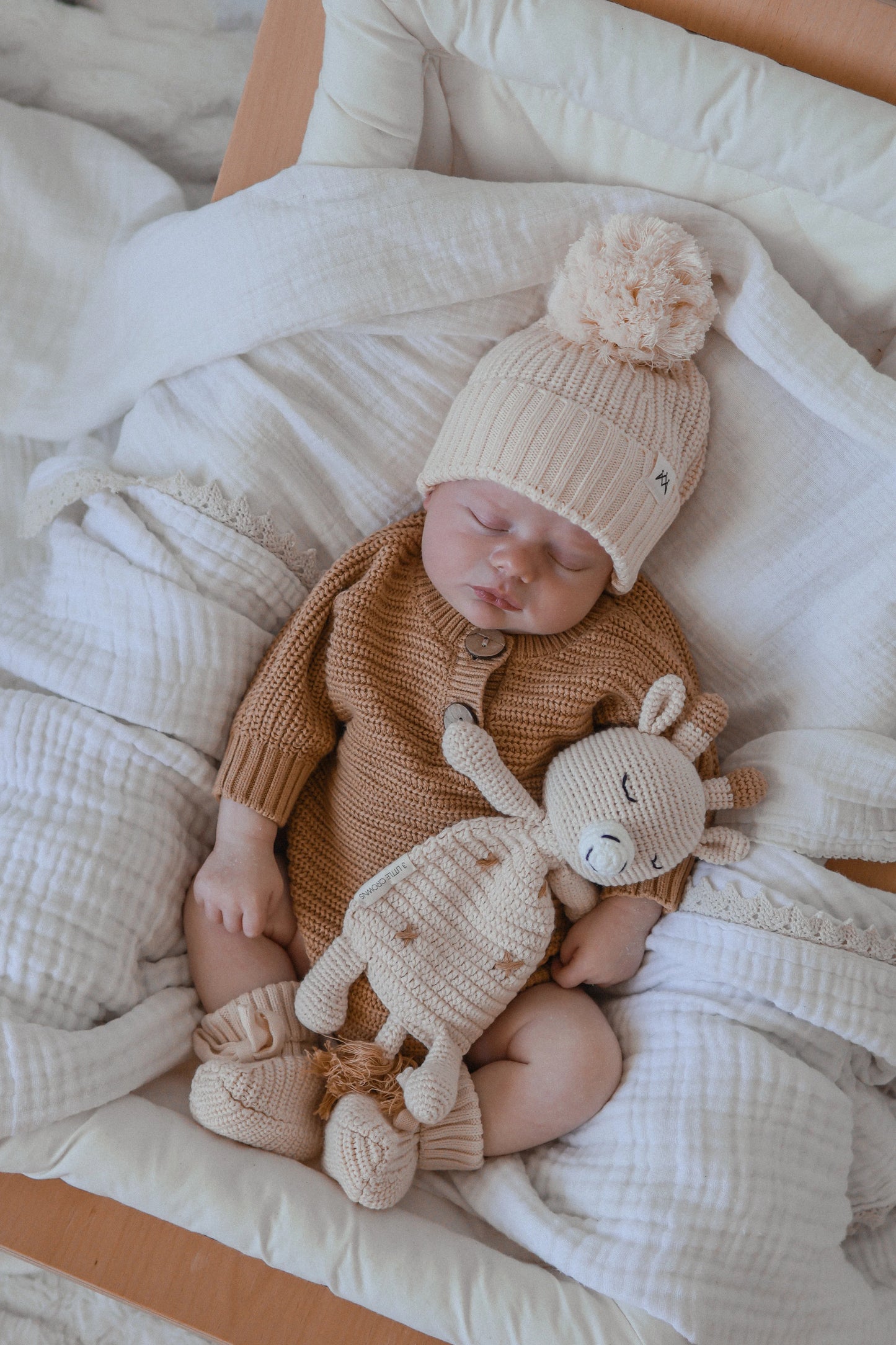 3 LITTLE CROWNS THE LABEL - Textured Knit Beanie Oat