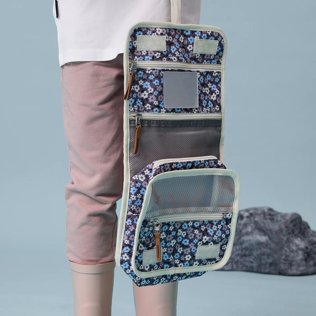 Crywolf Hanging Toiletry Bag Flower Fields