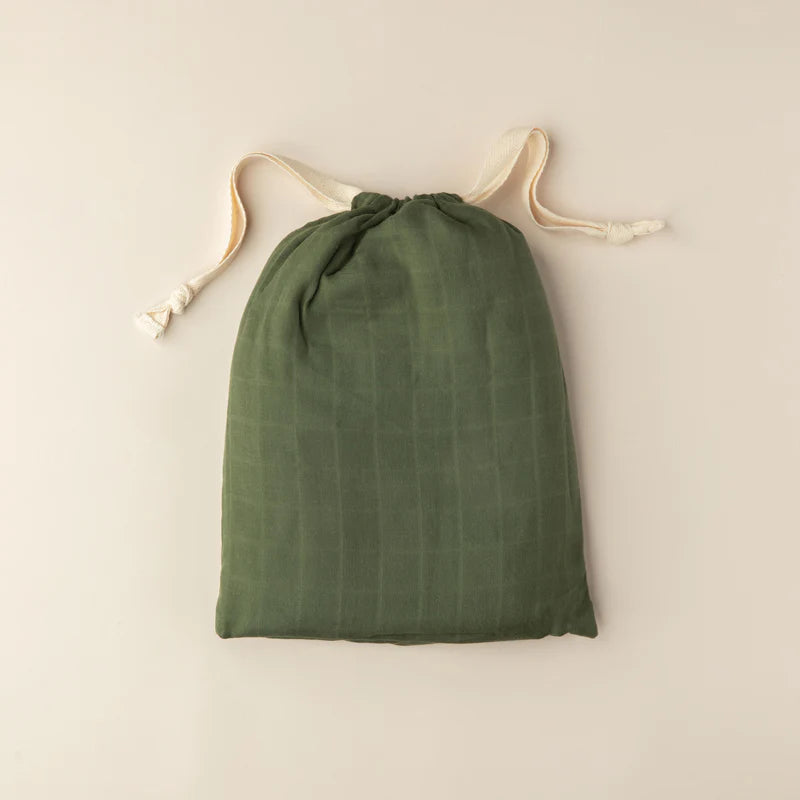 Snug as a bug & co - 100 % Organic Cotton Muslin Cot Sheet Olive