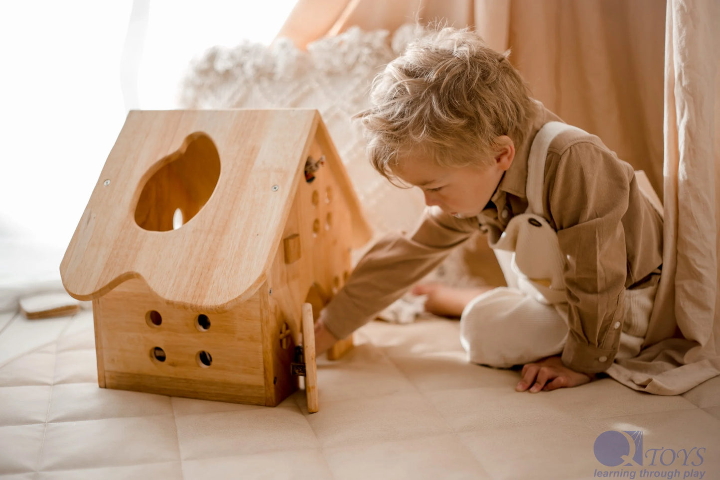 Qtoys Wooden Barn House