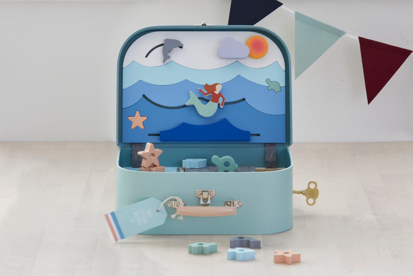 The Wonderful Little Suitcase - Ocean Lover