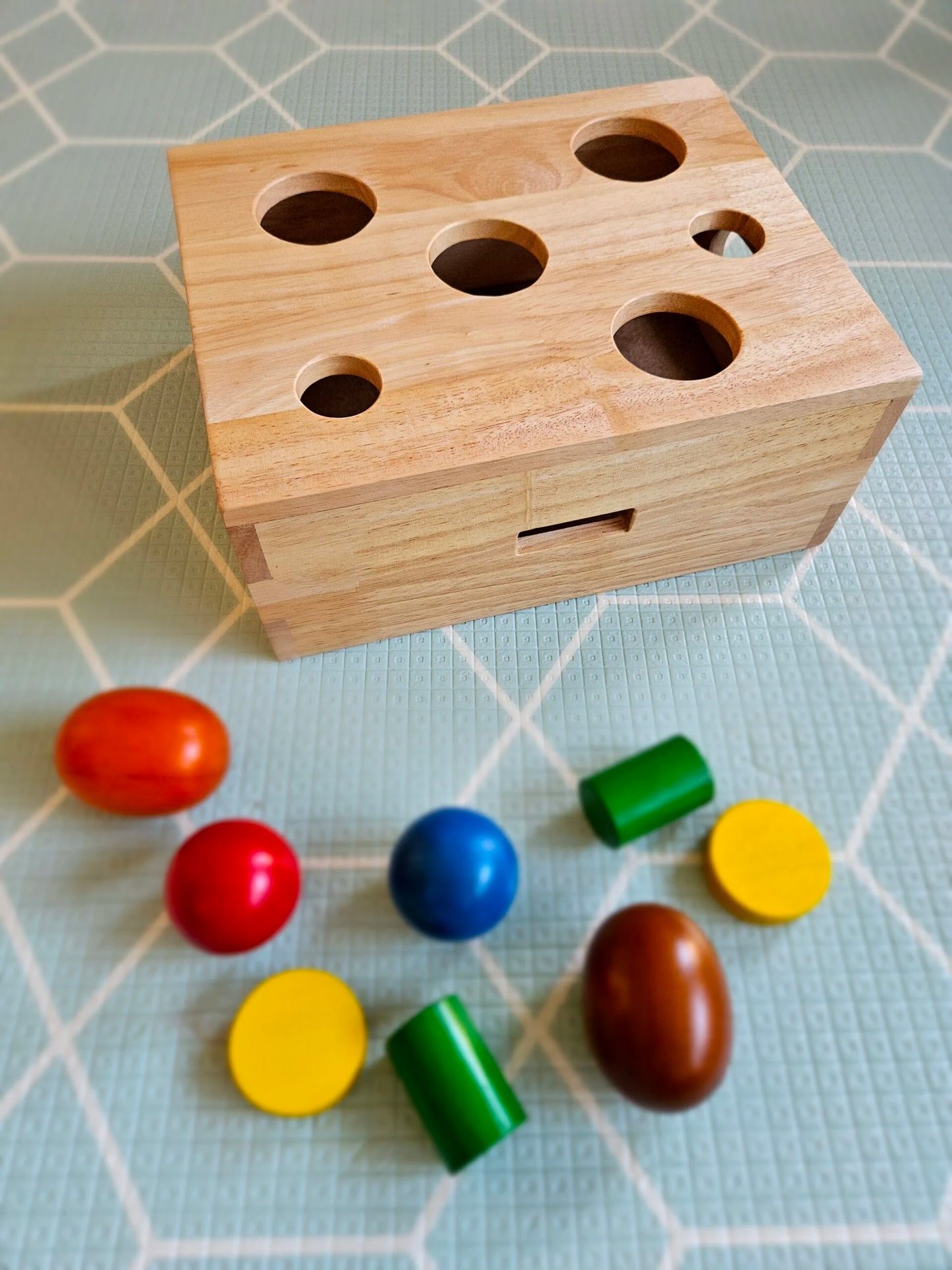 Qtoys Wooden Peek a Boo Sorting Box