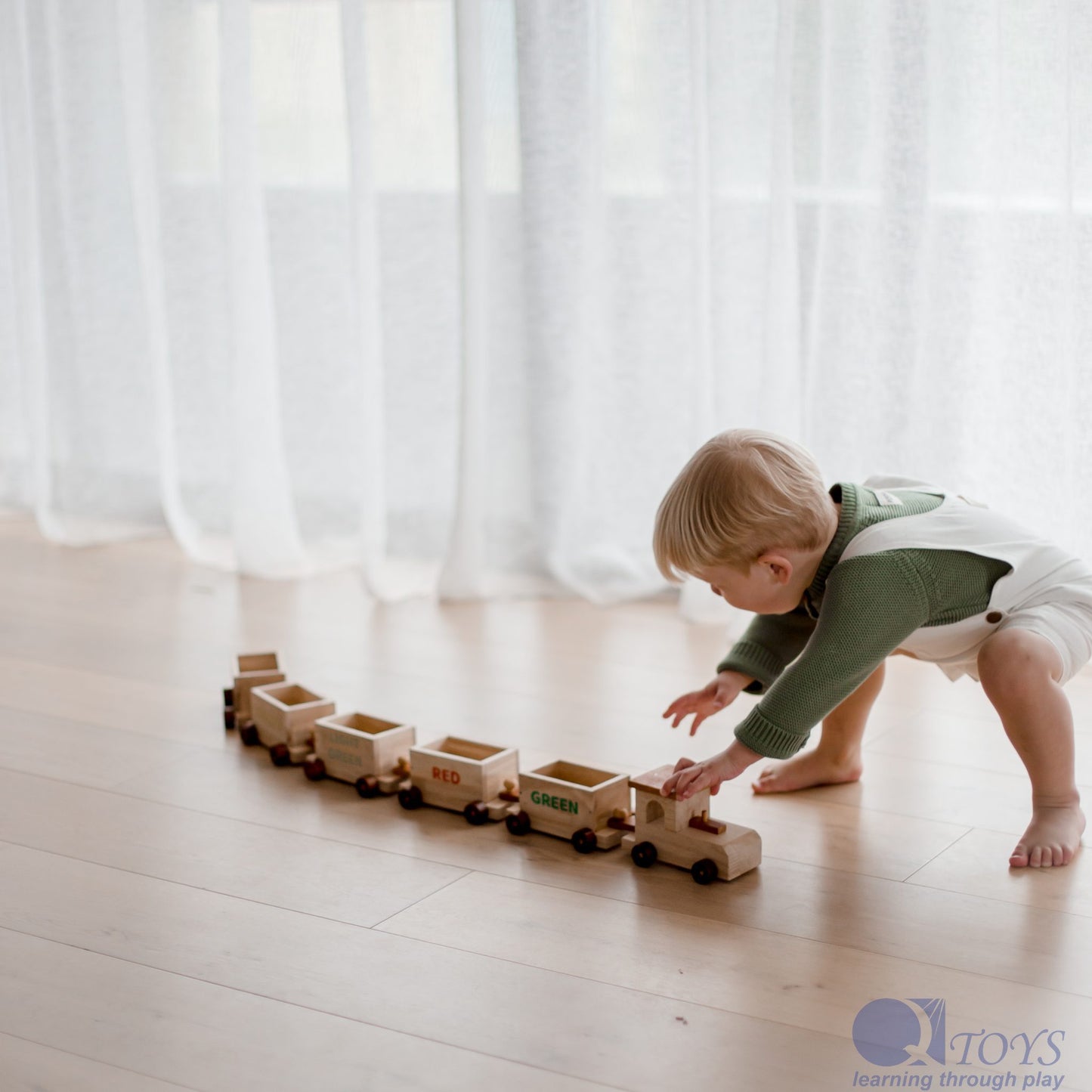 Qtoys Sorting Train & containers 2 years+