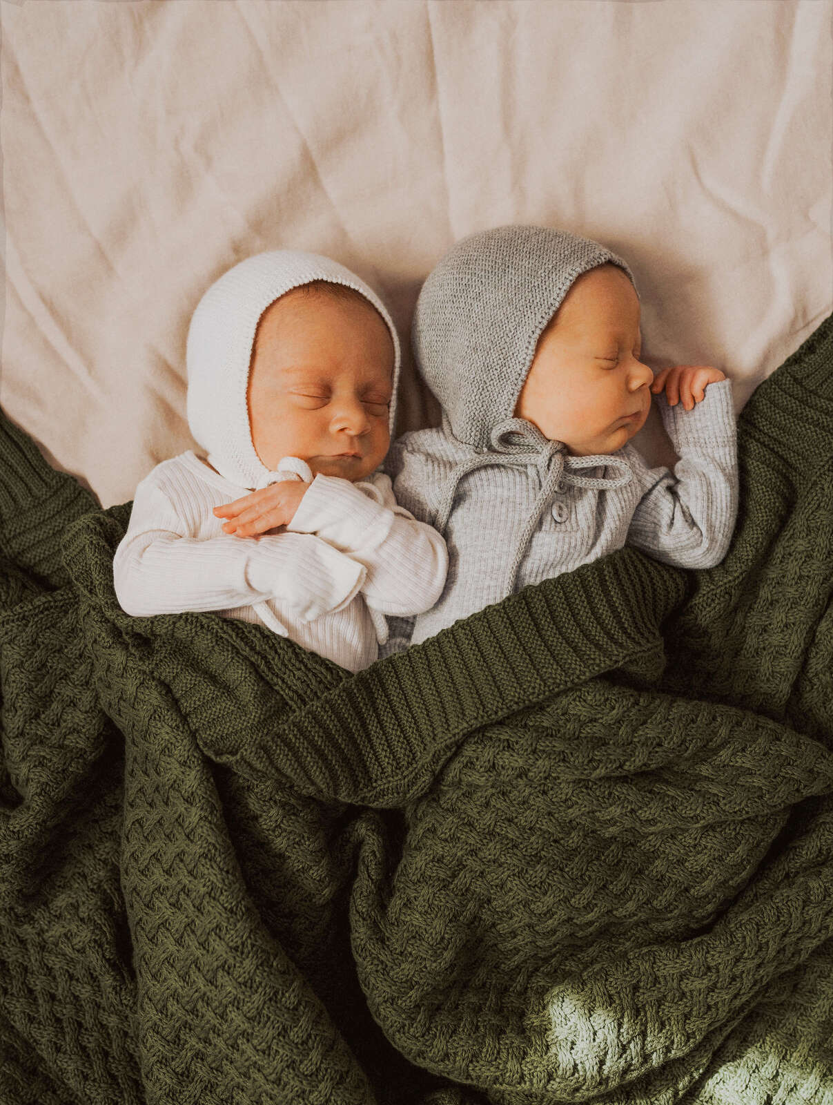 Snuggle Hunny Diamond Knit Blanket - Olive