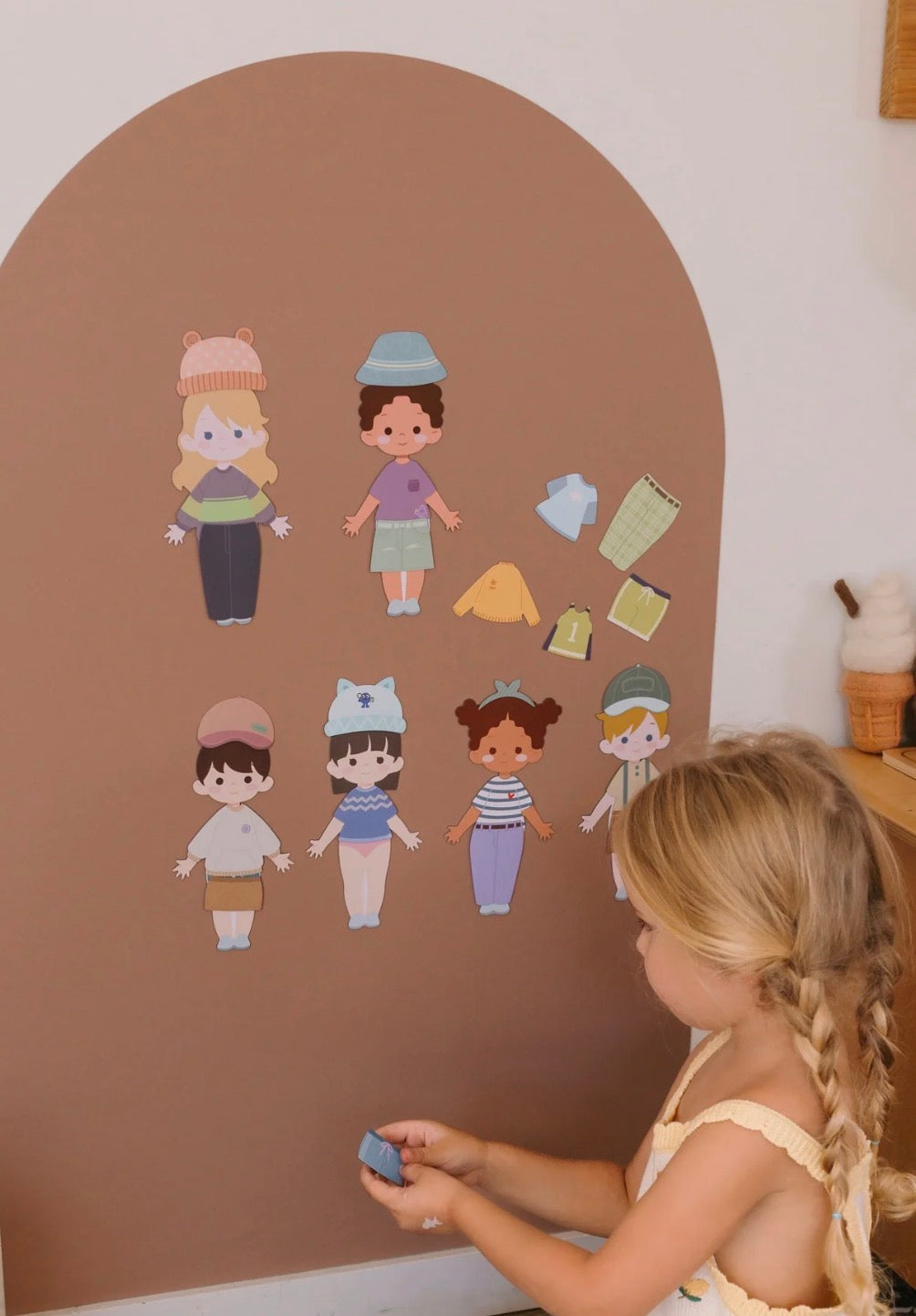 Smarty Pals Magnetic Play Wall Decal - Clay