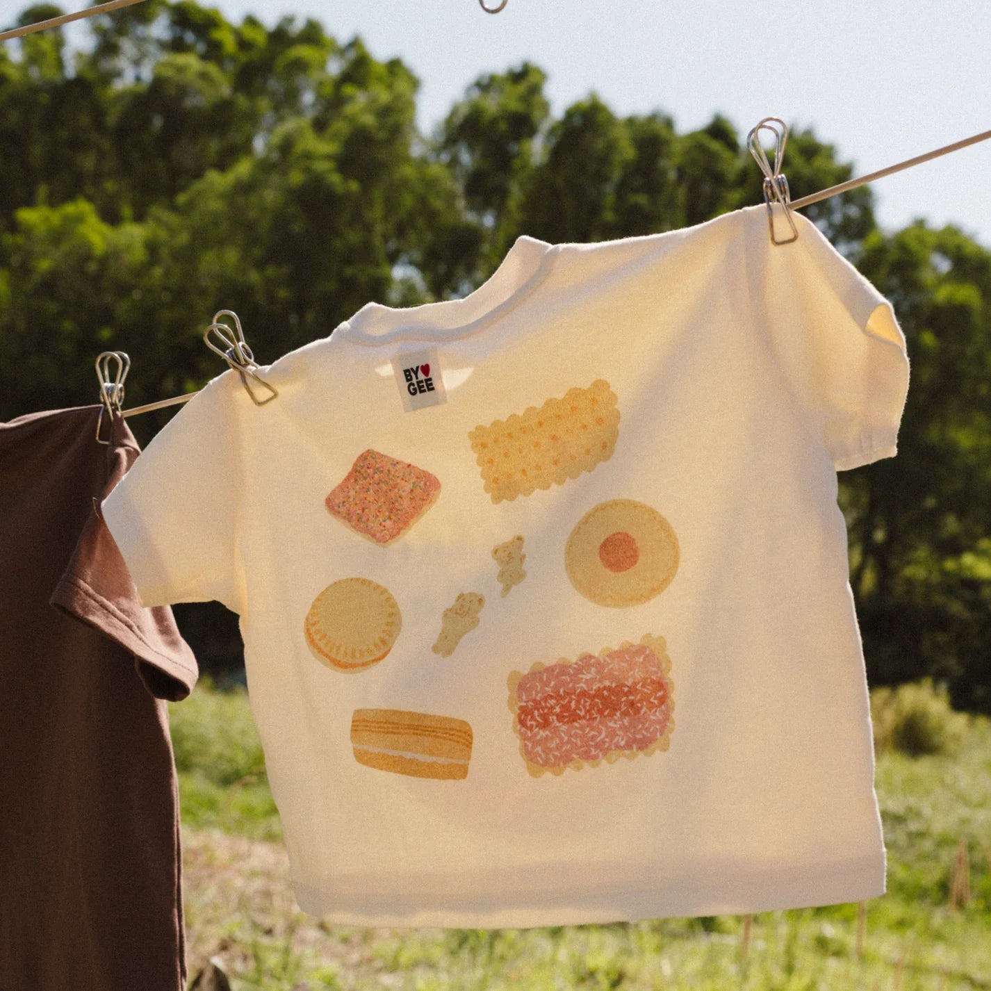 BY GEE Bickie Break Boxy Tee - Cream