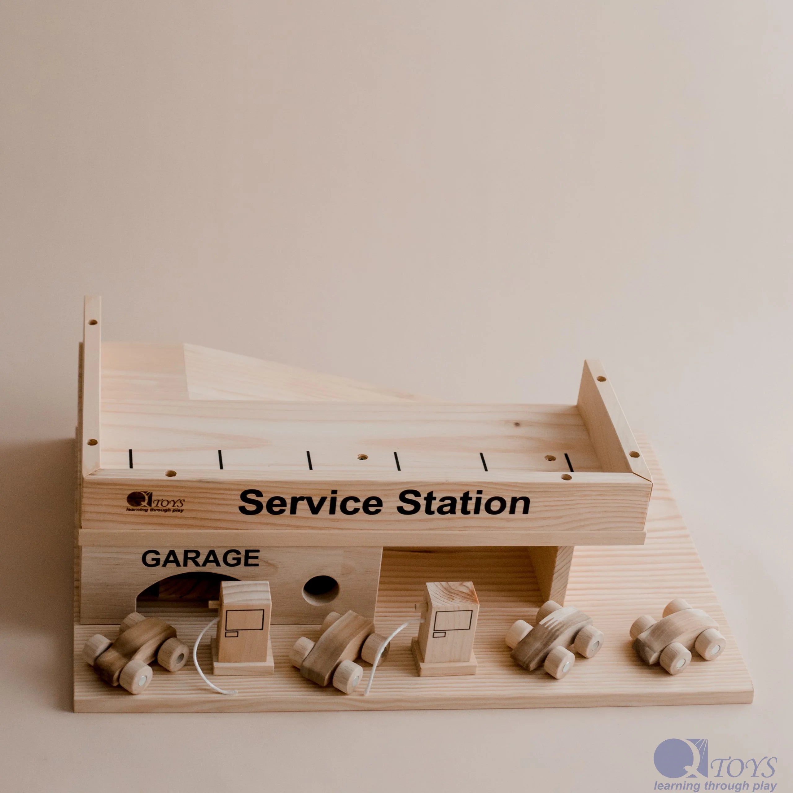 Qtoys Solid Wooden Service Station