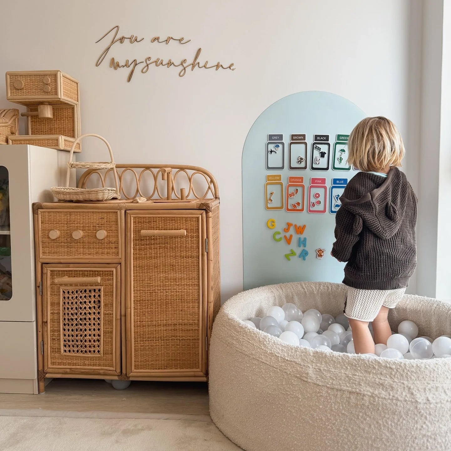 Smarty Pals - Magnetic Wall Decal