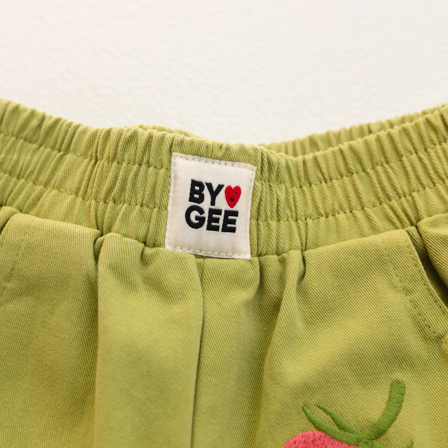 BY GEE Cropped Wide Leg Cargo Pant - Apple
