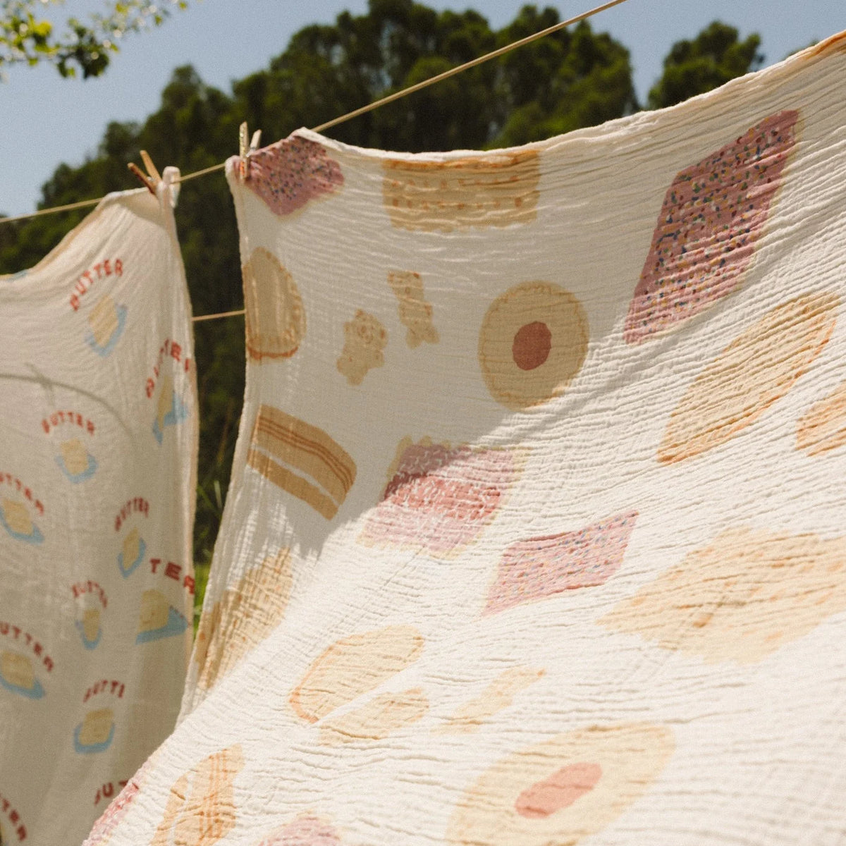 BY GEE Bickie Break Organic Swaddle