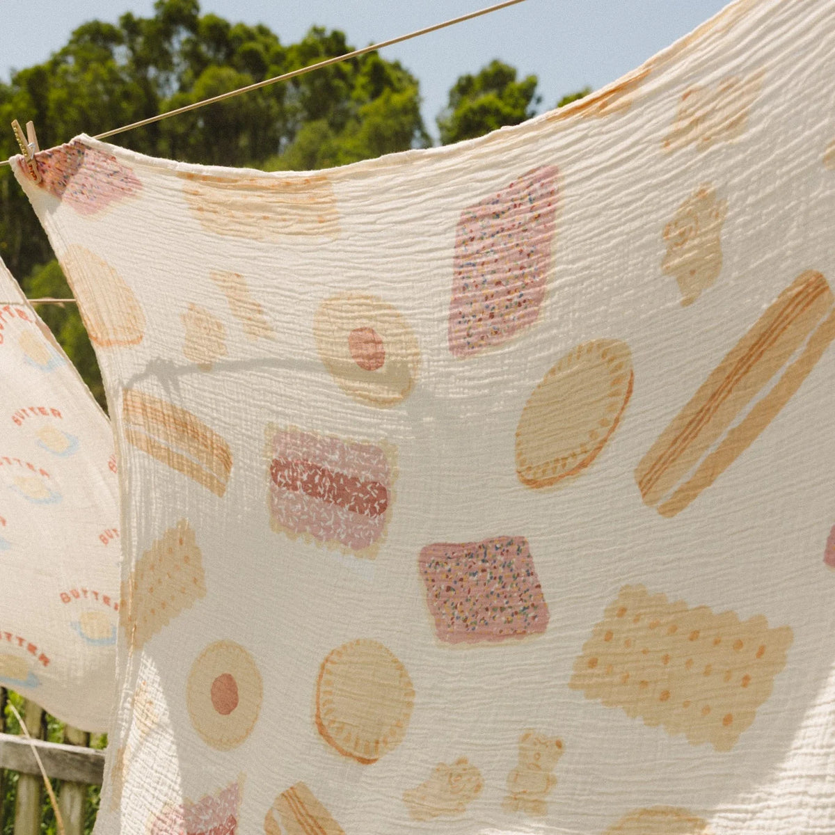 BY GEE Bickie Break Organic Swaddle