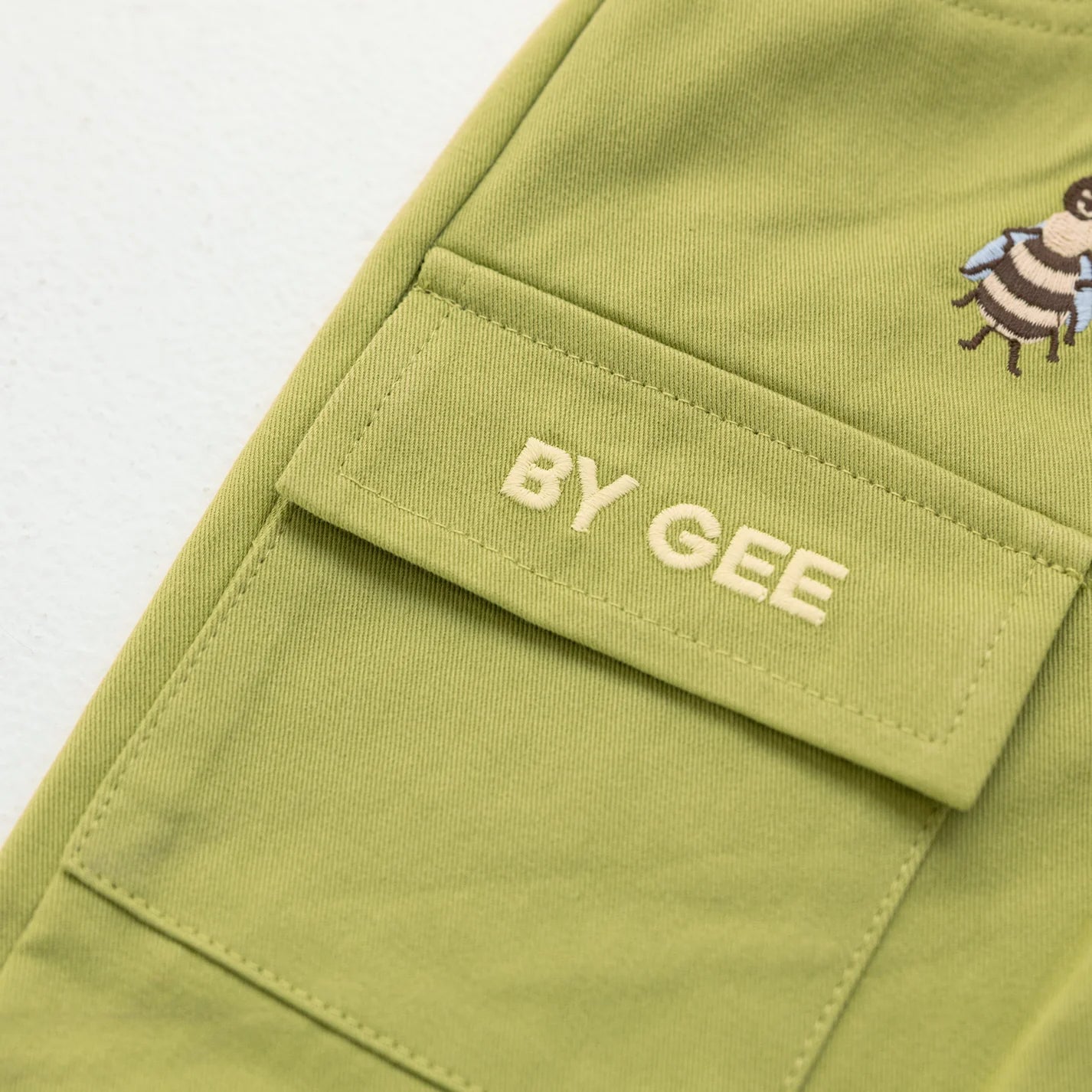 BY GEE Cropped Wide Leg Cargo Pant - Apple