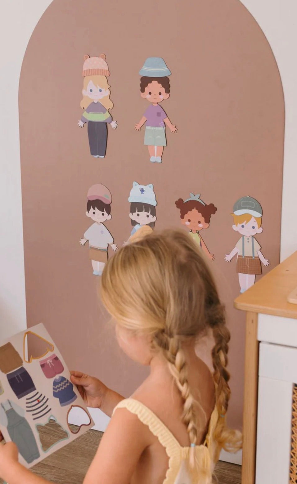 Smarty Pals Magnetic Play Wall Decal - Clay