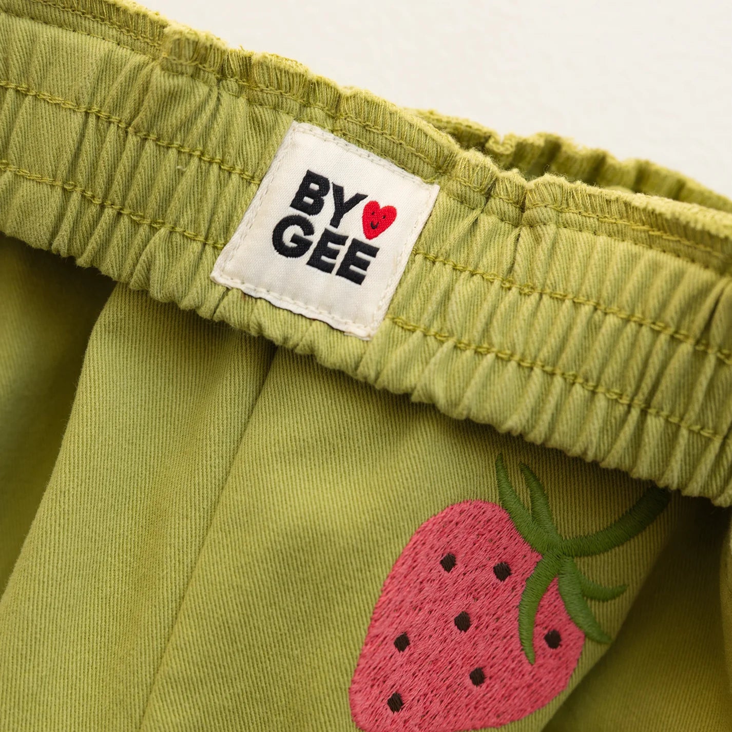 BY GEE Cropped Wide Leg Cargo Pant - Apple