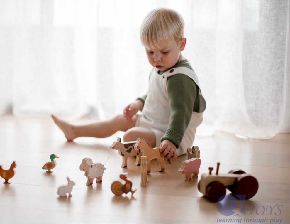 Qtoys Farm Animals and Tractor Set 3yrs+