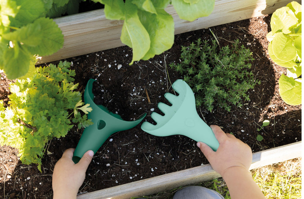 Quut Raki and Digger Garden Green