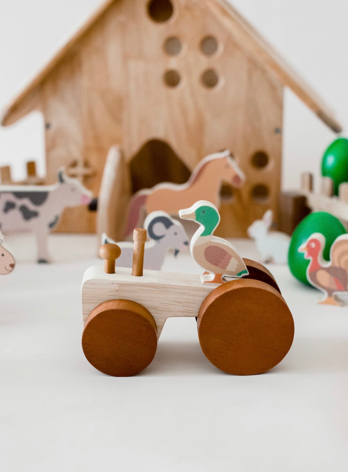 Qtoys Farm Animals and Tractor Set 3yrs+