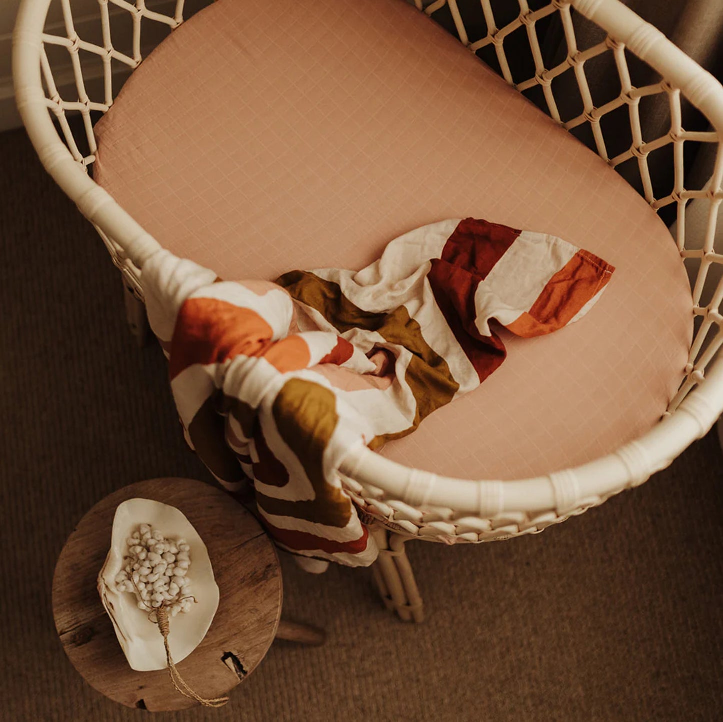 Snug as a bug & co - 100 % Organic Cotton Muslin Bassinet Sheet Rose