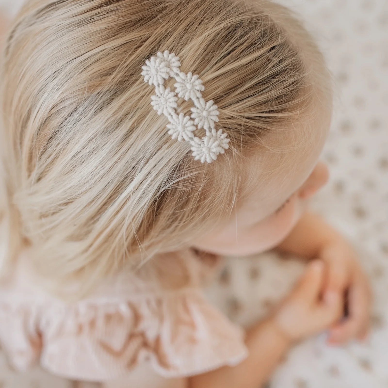 Little Marshmallow Clip Daisy Chain