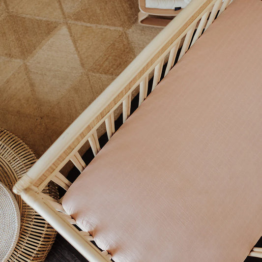 Snug as a bug & co - 100 % Organic Cotton Muslin Cot Sheet Rose