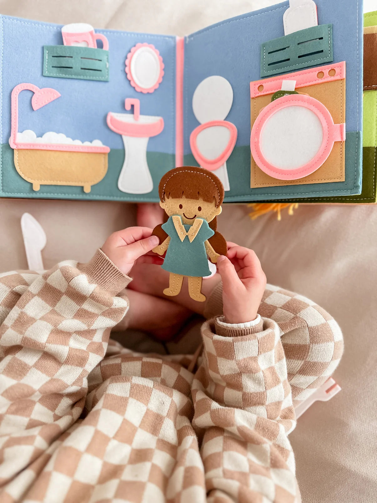 Smarty Pals - Lola Busy Book