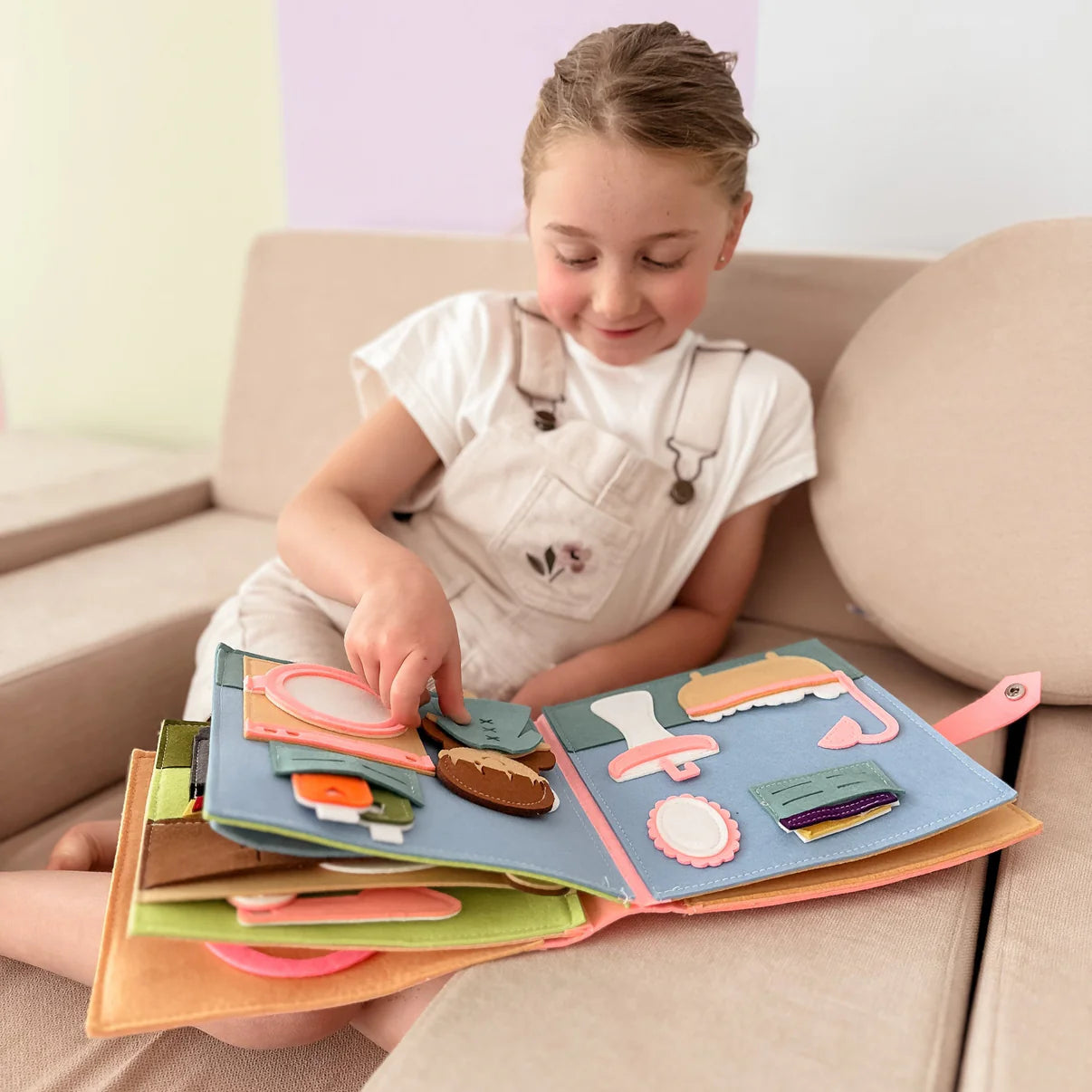 Smarty Pals - Lola Busy Book