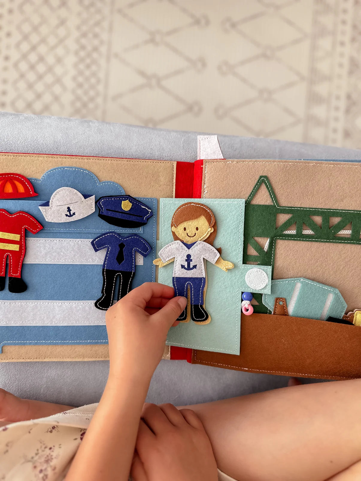 Smarty Pals - Role Players Busy Book